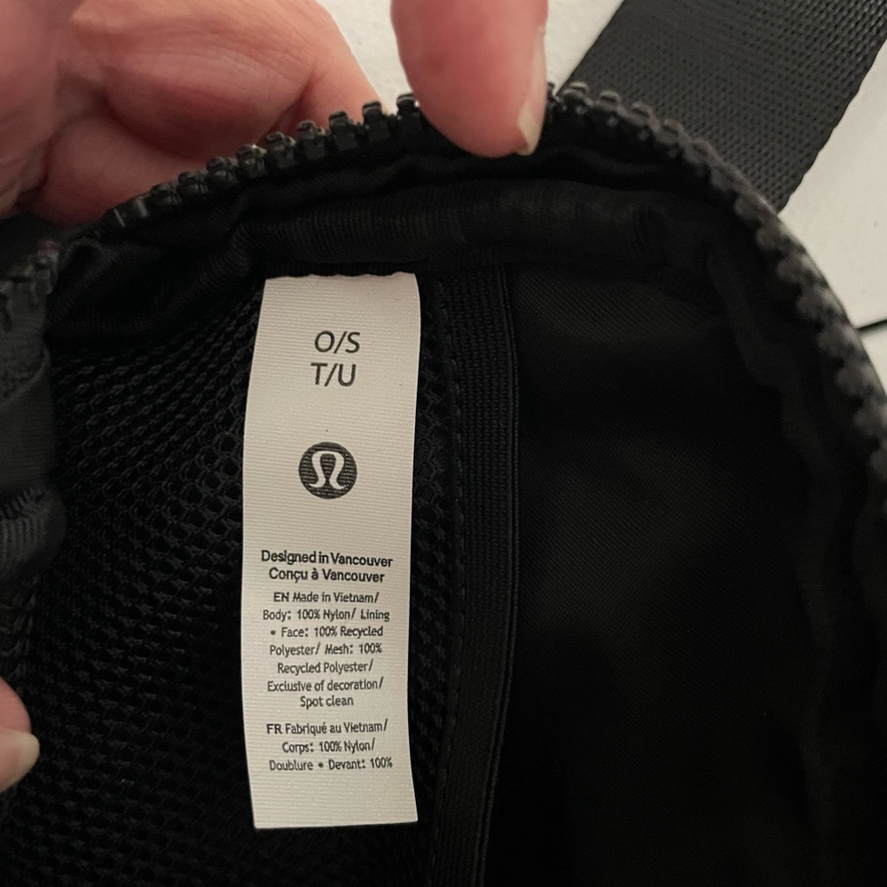 lululemon athletica Black Men's Sling Belt Bag - Picture 4 of 4